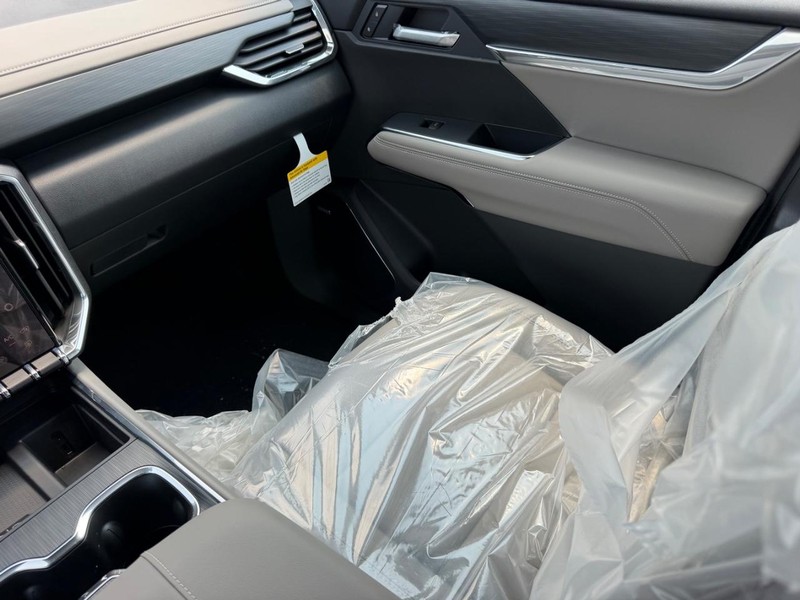 GMC Acadia Vehicle Full-screen Gallery Image 18