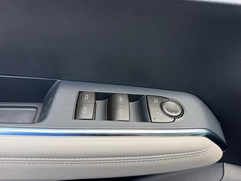 GMC Acadia Vehicle Full-screen Gallery Image 19