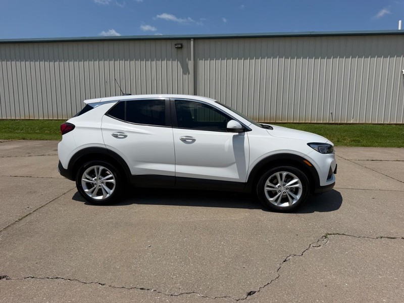 Buick Encore GX Vehicle Full-screen Gallery Image 2