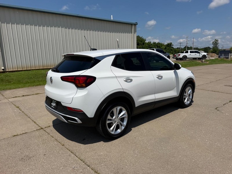 Buick Encore GX Vehicle Full-screen Gallery Image 3