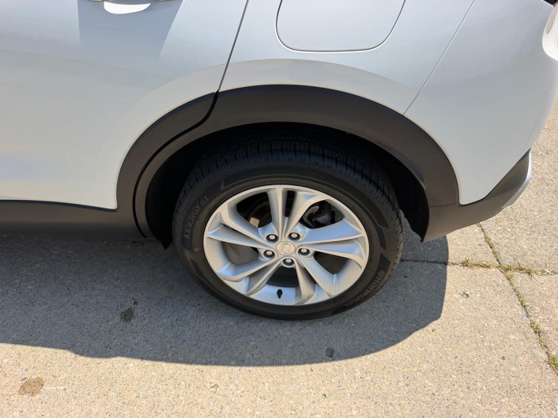 Buick Encore GX Vehicle Full-screen Gallery Image 6