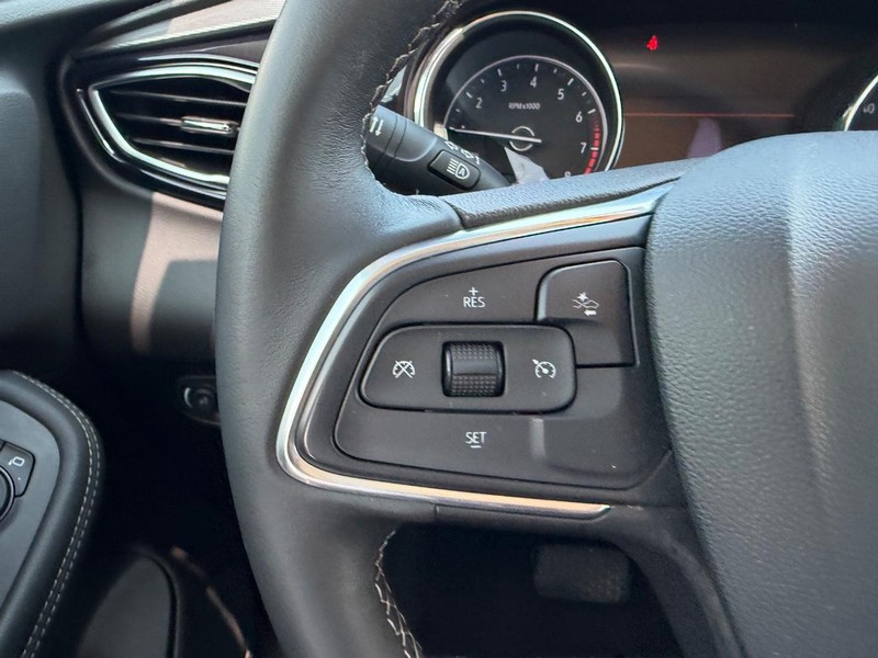 Buick Encore GX Vehicle Full-screen Gallery Image 10