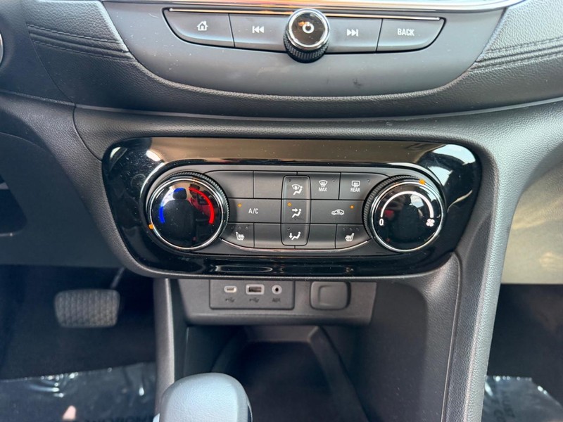 Buick Encore GX Vehicle Full-screen Gallery Image 13