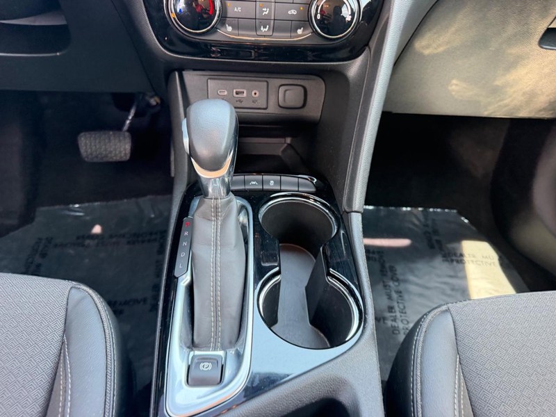 Buick Encore GX Vehicle Full-screen Gallery Image 14