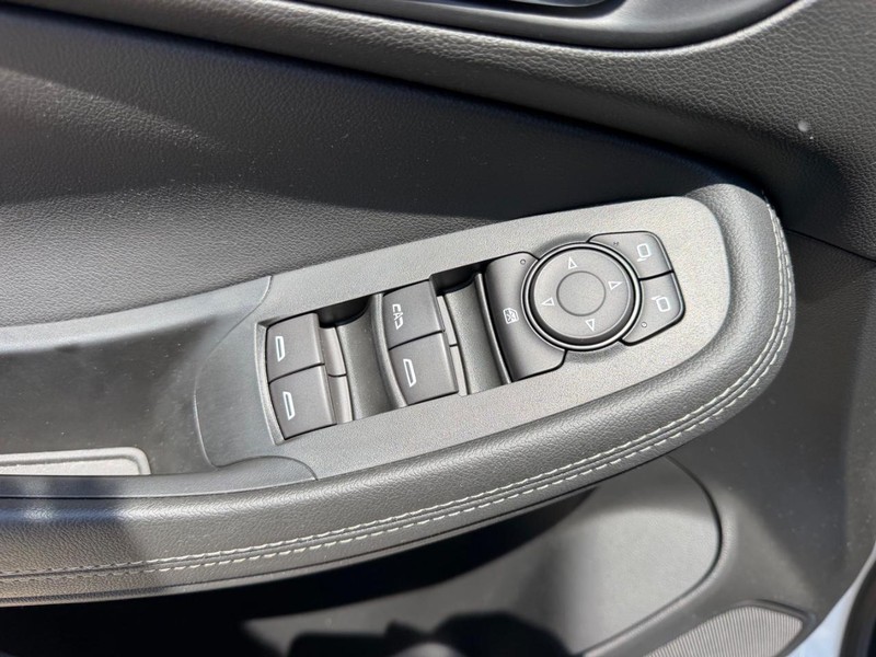 Buick Encore GX Vehicle Full-screen Gallery Image 16