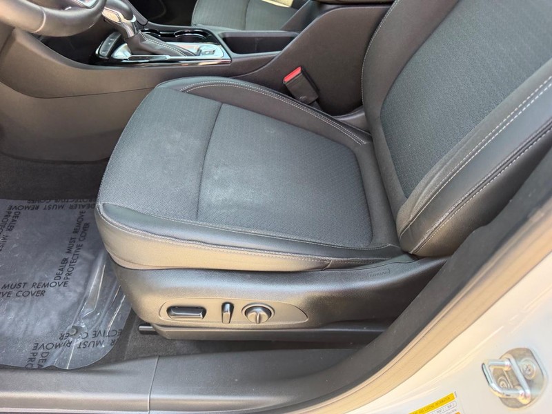 Buick Encore GX Vehicle Full-screen Gallery Image 17