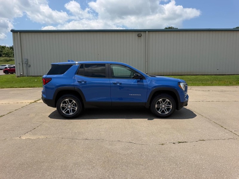 GMC Terrain Vehicle Full-screen Gallery Image 2