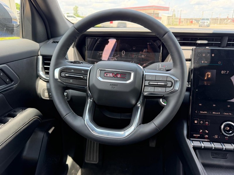 GMC Terrain Vehicle Full-screen Gallery Image 9