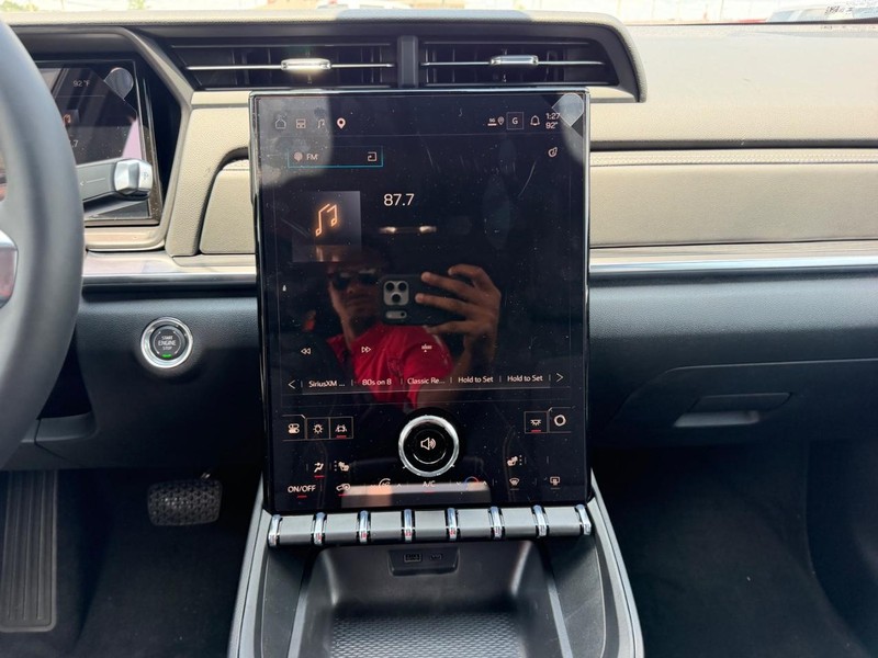 GMC Terrain Vehicle Full-screen Gallery Image 13