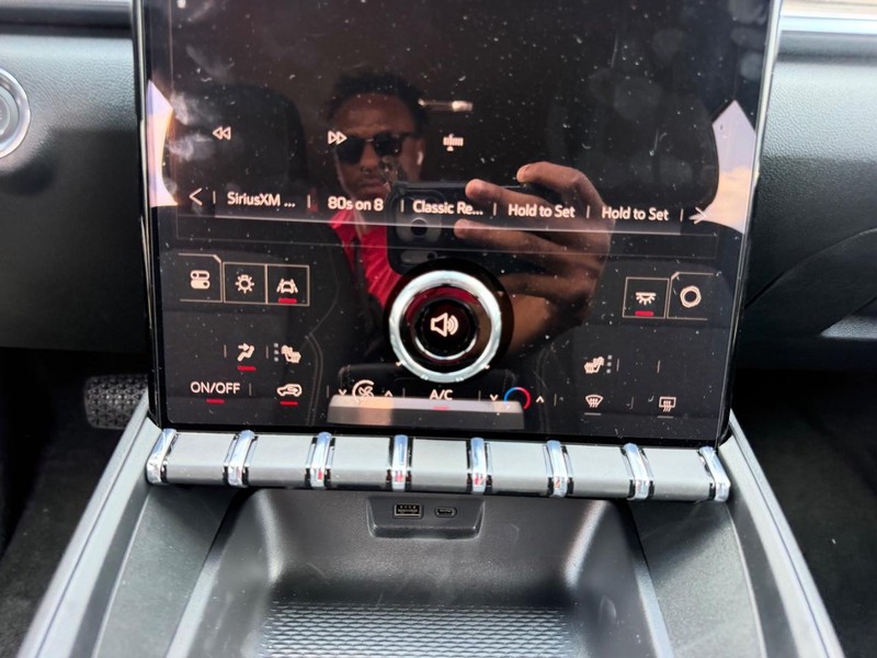 GMC Terrain Vehicle Full-screen Gallery Image 14