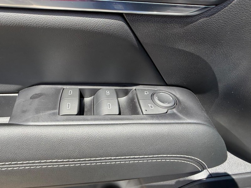 GMC Terrain Vehicle Full-screen Gallery Image 16