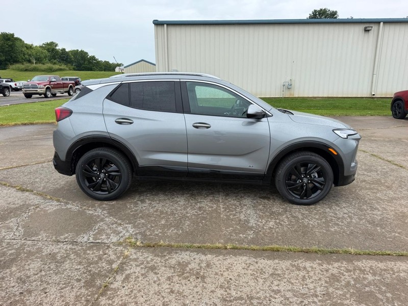 Buick Encore GX Vehicle Full-screen Gallery Image 2