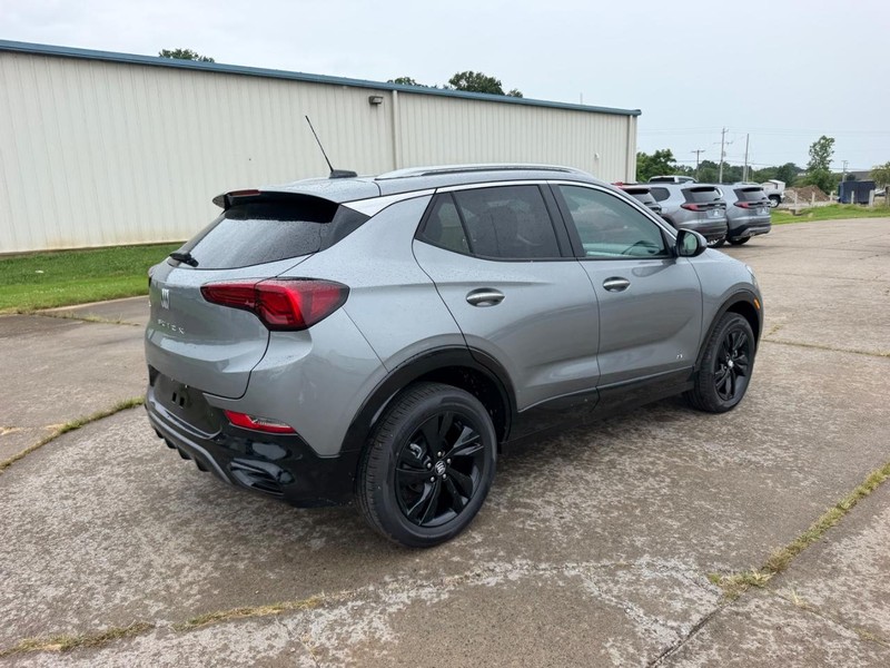 Buick Encore GX Vehicle Full-screen Gallery Image 3