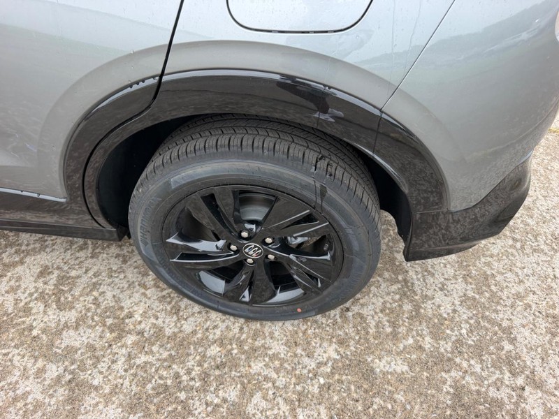 Buick Encore GX Vehicle Full-screen Gallery Image 6