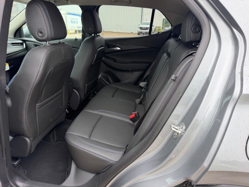Buick Encore GX Vehicle Full-screen Gallery Image 7