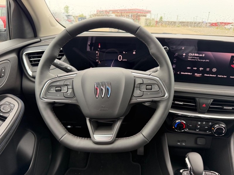 Buick Encore GX Vehicle Full-screen Gallery Image 9