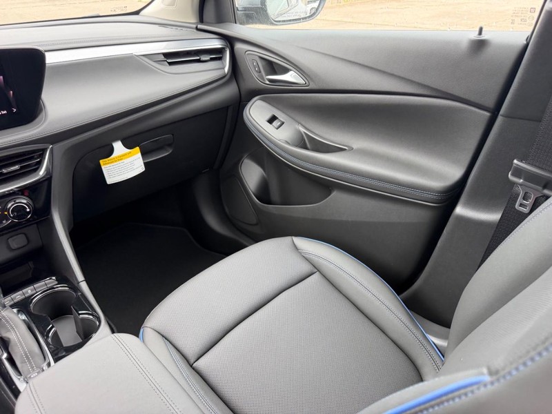 Buick Encore GX Vehicle Full-screen Gallery Image 15
