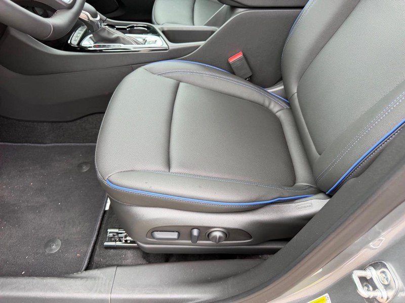 Buick Encore GX Vehicle Full-screen Gallery Image 17