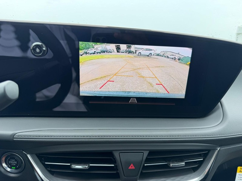 Buick Encore GX Vehicle Full-screen Gallery Image 19