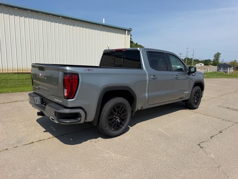 GMC Sierra 1500 Vehicle Full-screen Gallery Image 3
