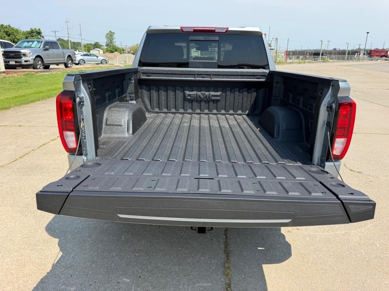 GMC Sierra 1500 Vehicle Full-screen Gallery Image 5