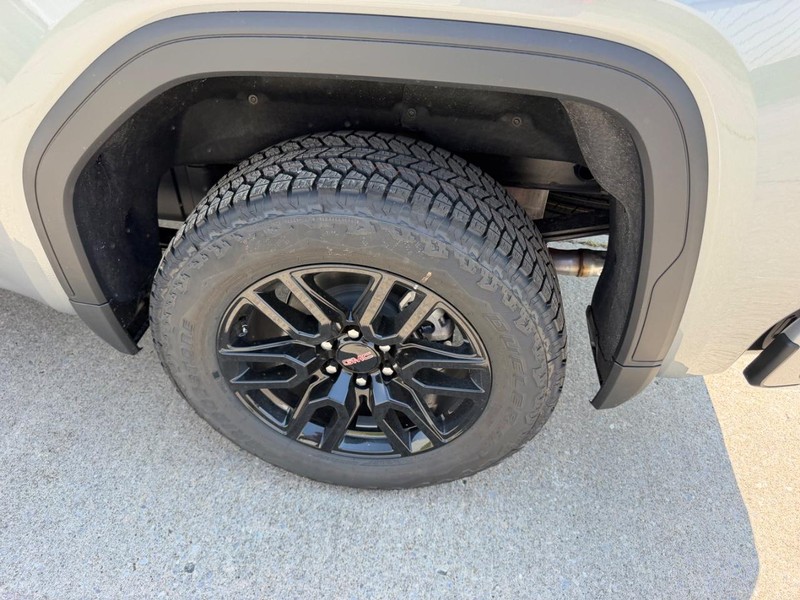 GMC Sierra 1500 Vehicle Full-screen Gallery Image 6