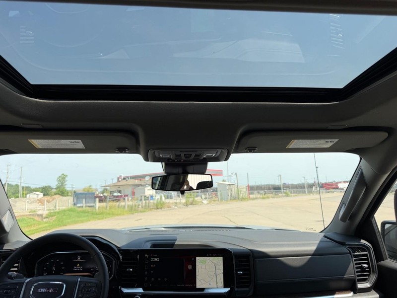 GMC Sierra 1500 Vehicle Full-screen Gallery Image 8