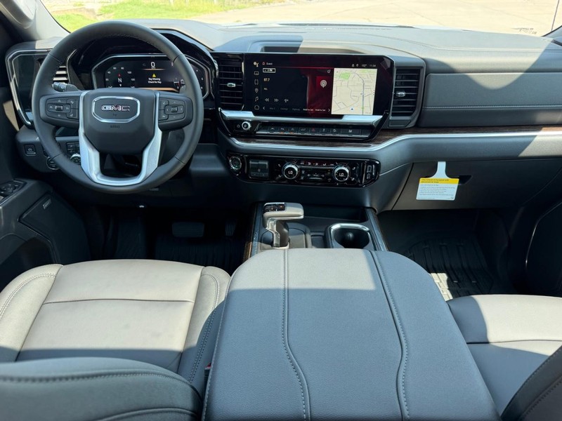 GMC Sierra 1500 Vehicle Full-screen Gallery Image 9