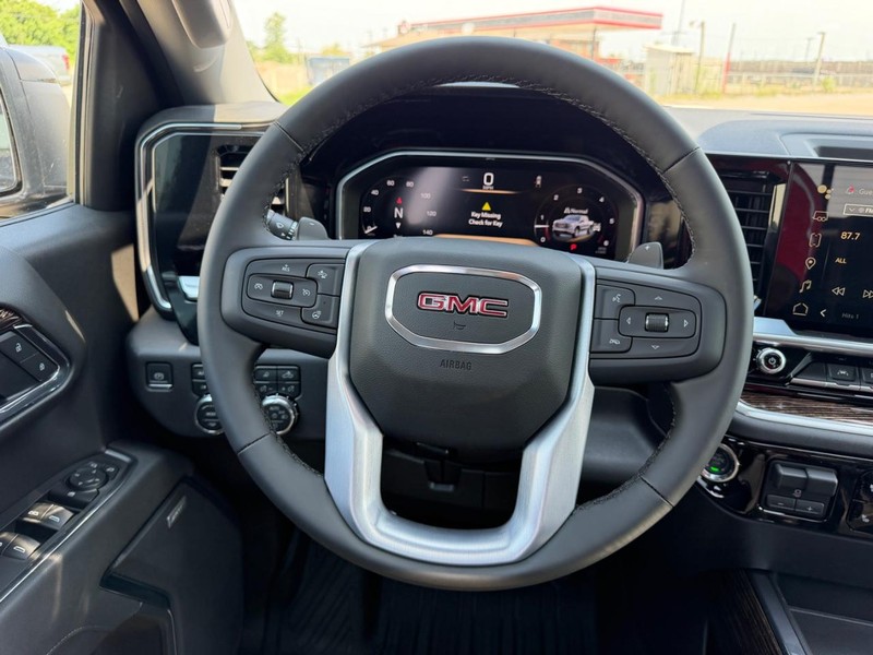 GMC Sierra 1500 Vehicle Full-screen Gallery Image 10