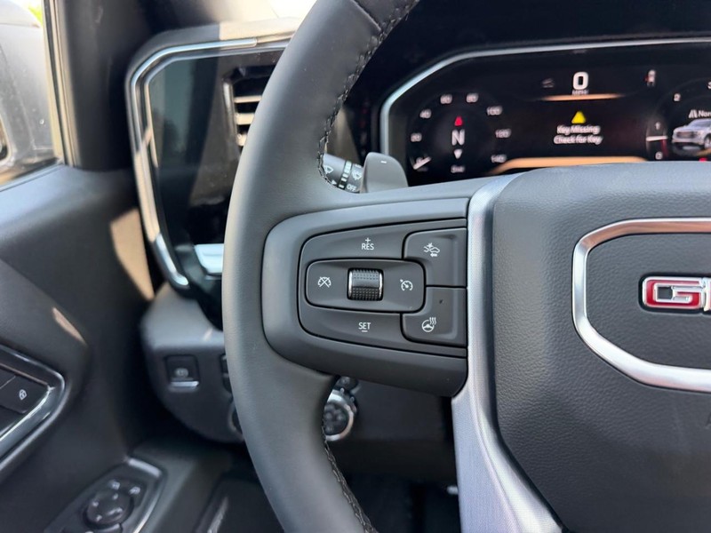 GMC Sierra 1500 Vehicle Full-screen Gallery Image 11