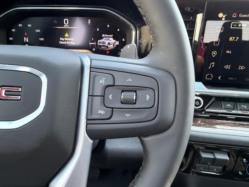 GMC Sierra 1500 Vehicle Full-screen Gallery Image 12