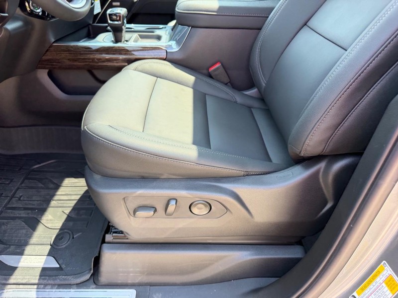 GMC Sierra 1500 Vehicle Full-screen Gallery Image 18