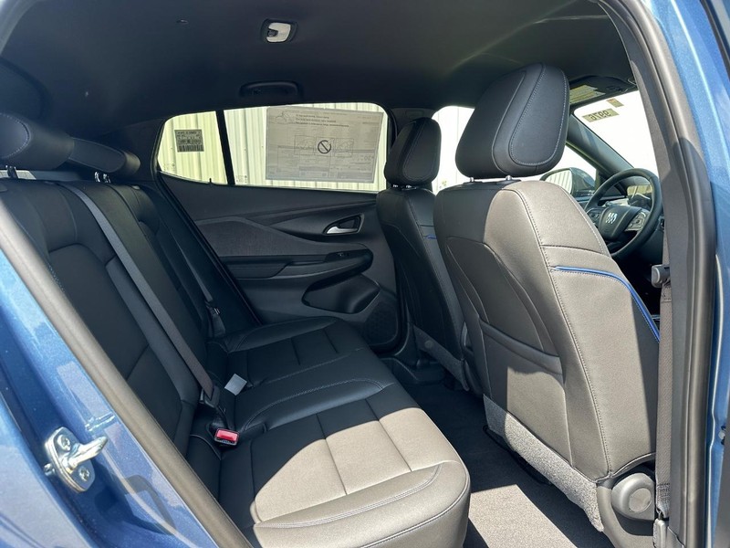 Buick Envista Vehicle Full-screen Gallery Image 5