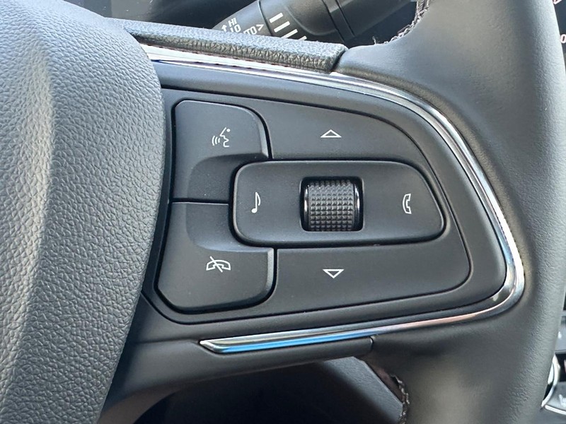 Buick Envista Vehicle Full-screen Gallery Image 9
