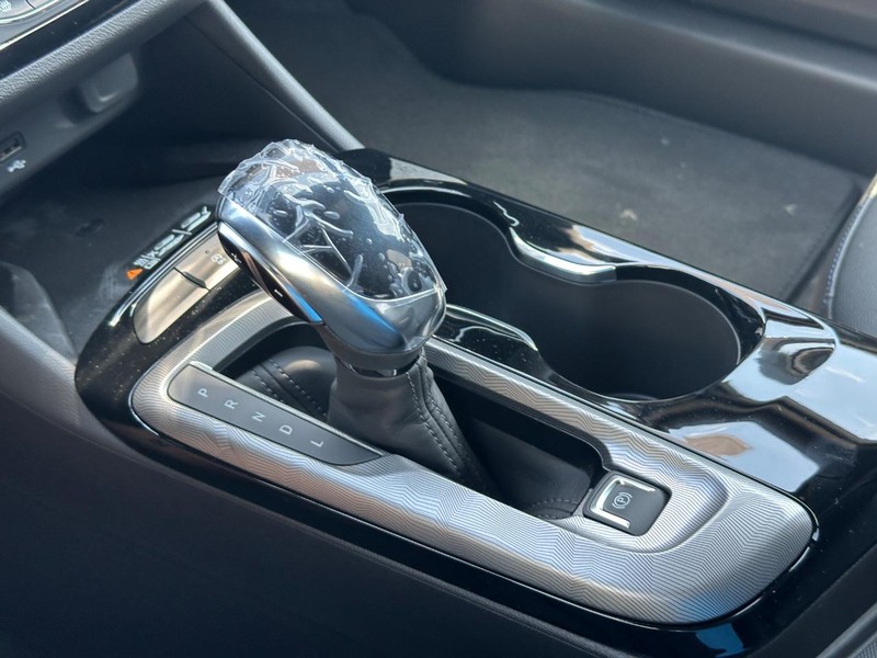 Buick Envista Vehicle Full-screen Gallery Image 14