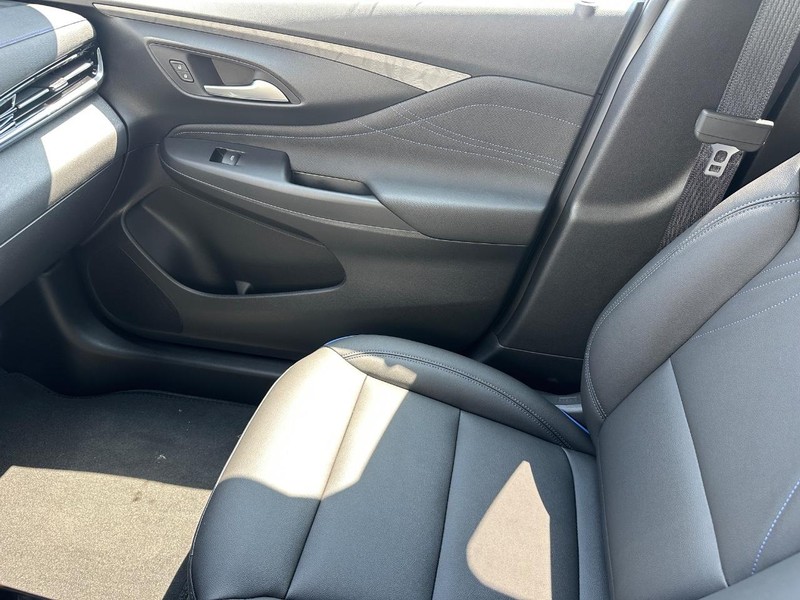 Buick Envista Vehicle Full-screen Gallery Image 15