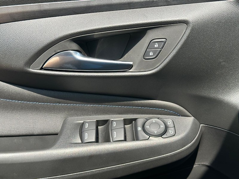 Buick Envista Vehicle Full-screen Gallery Image 17