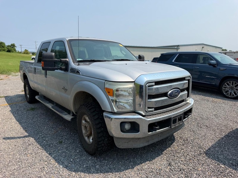 Ford Super Duty F-250 SRW Vehicle Full-screen Gallery Image 2