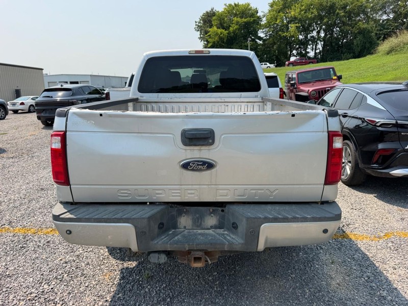 Ford Super Duty F-250 SRW Vehicle Full-screen Gallery Image 3