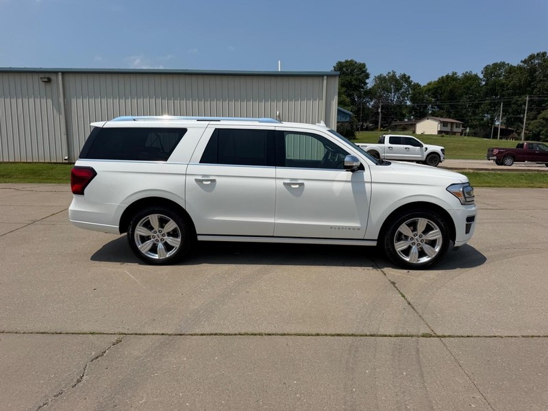 Ford Expedition Max Vehicle Full-screen Gallery Image 2