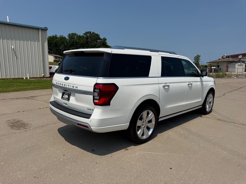Ford Expedition Max Vehicle Full-screen Gallery Image 3