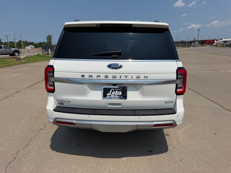 Ford Expedition Max Vehicle Full-screen Gallery Image 4