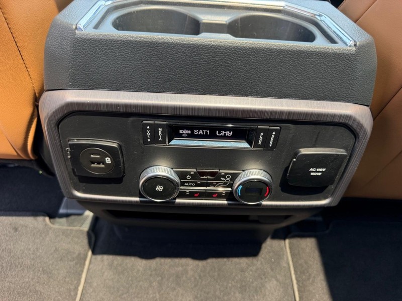 Ford Expedition Max Vehicle Full-screen Gallery Image 11