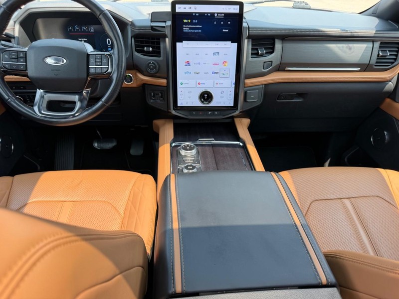 Ford Expedition Max Vehicle Full-screen Gallery Image 12