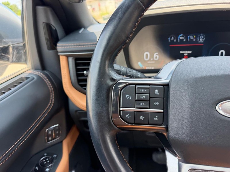 Ford Expedition Max Vehicle Full-screen Gallery Image 14