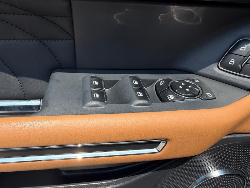 Ford Expedition Max Vehicle Full-screen Gallery Image 20