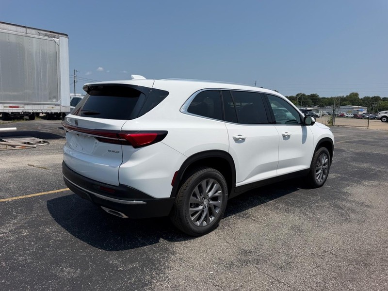 Buick Enclave Vehicle Full-screen Gallery Image 3