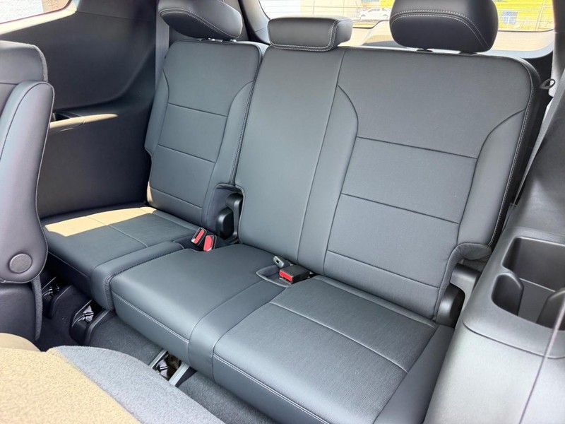 Buick Enclave Vehicle Full-screen Gallery Image 8