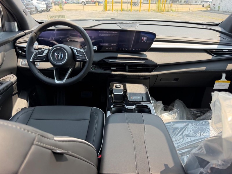 Buick Enclave Vehicle Full-screen Gallery Image 12