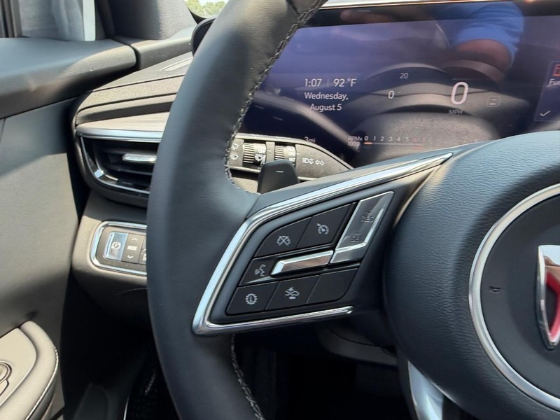 Buick Enclave Vehicle Full-screen Gallery Image 14